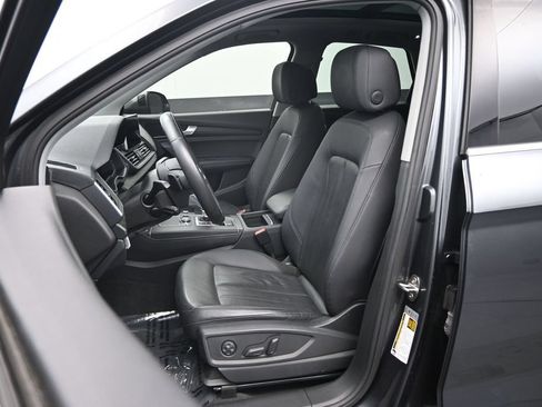 Used 2020 Audi Q5 e Premium Plus w/ Premium Plus Package AWD/4WD image 25