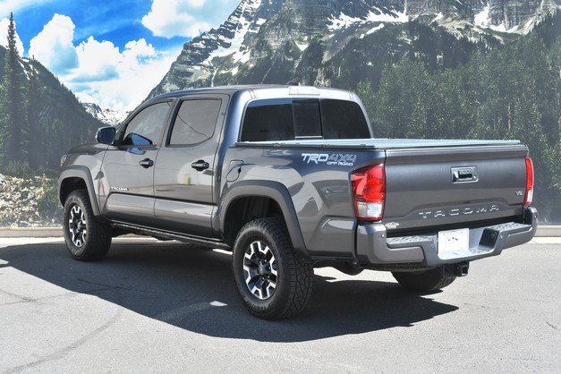 Certified 2017 Toyota Tacoma TRD Off-Road w/ Premium & Technology Package AWD/4WD image 9