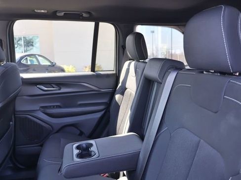 Used 2025 Jeep Grand Cherokee Laredo w/ Luxury Tech Group I AWD/4WD image 15