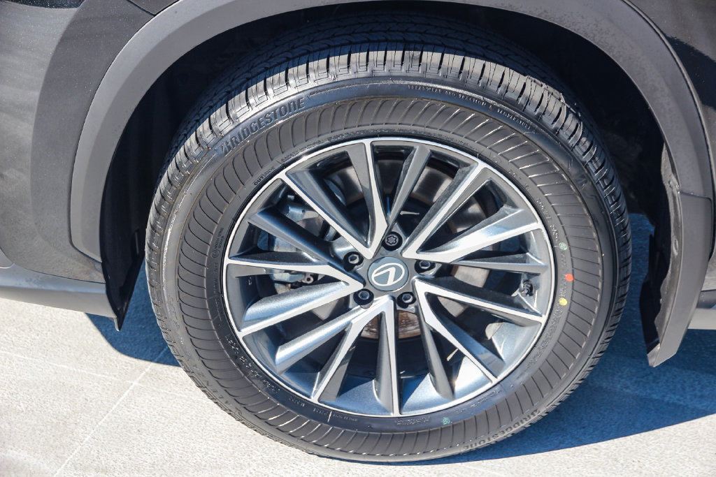 Certified 2026 Lexus NX 350h AWD w/ Accessory Package (2T) image 11