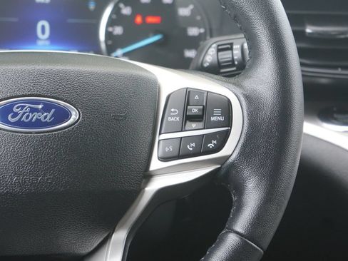 Used 2022 Ford Explorer XLT AWD/4WD image 16