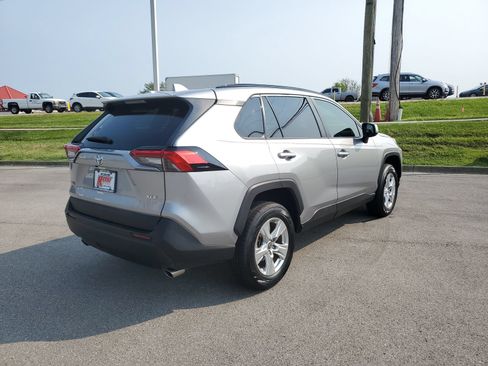 Used 2021 Toyota RAV4 XLE FWD image 4
