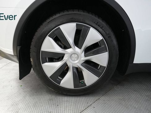 Used 2023 Tesla Model Y Long Range AWD/4WD image 22