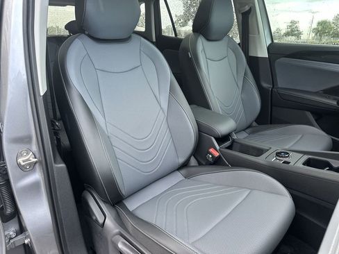 New 2025 Volkswagen Tiguan SE image 26