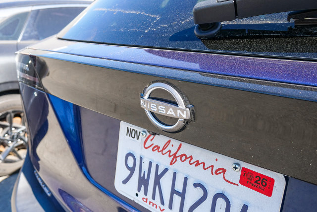 Used 2025 Nissan Kicks SR FWD image 11