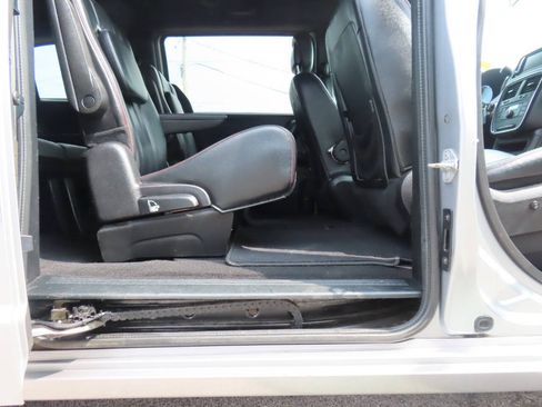 Used 2016 Dodge Grand Caravan R/T FWD image 16