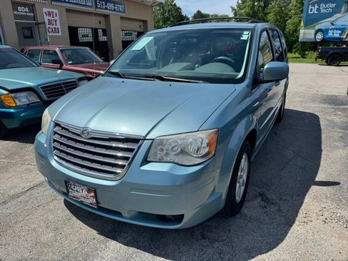 Used 2010 Chrysler Town & Country Touring w/ Family Value Group FWD image 2