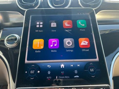 Used 2025 Mercedes-Benz GLC 350e 4MATIC image 32