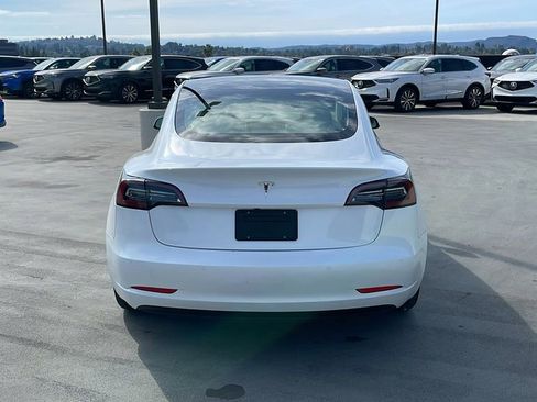 Used 2022 Tesla Model 3 Standard Range image 4