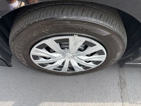 Used 2018 Toyota Camry LE FWD image 35