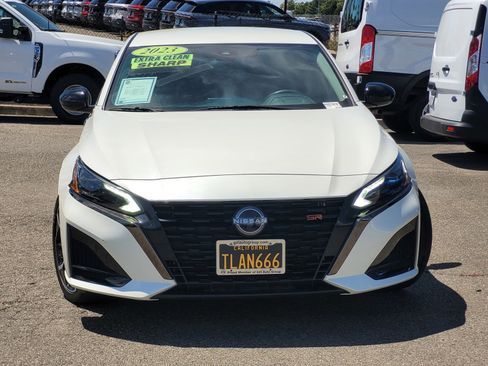 Used 2023 Nissan Altima 2.5 SR image 2
