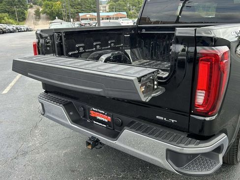 Used 2025 GMC Sierra 1500 SLT AWD/4WD image 15