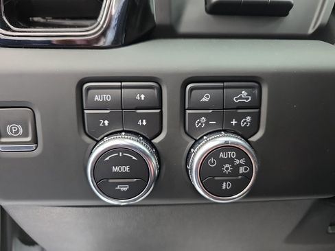 Used 2024 GMC Sierra 2500 AT4X image 46