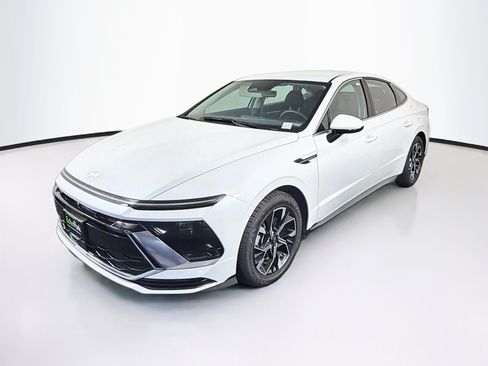 Used 2025 Hyundai Sonata SEL FWD image 3
