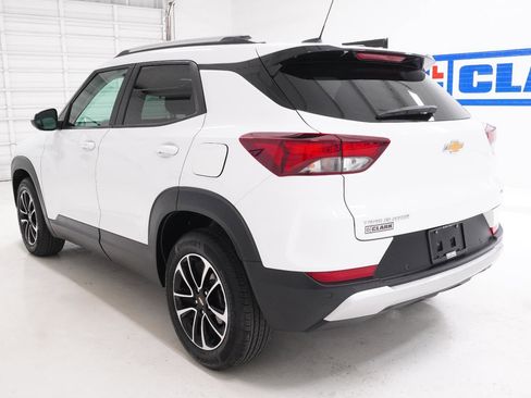 Used 2025 Chevrolet TrailBlazer LT w/ Driver Confidence Package FWD image 9