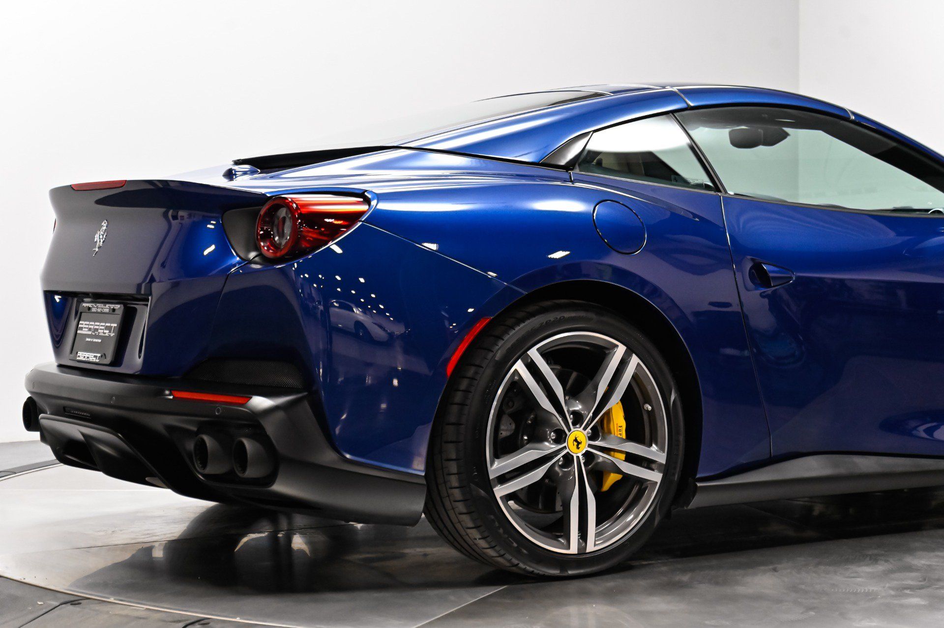 Used 2019 Ferrari Portofino RWD image 14