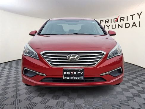 Used 2017 Hyundai Sonata SE image 2