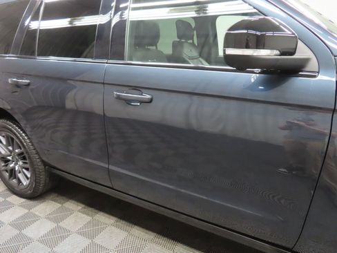 Used 2025 Ford Expedition Platinum w/ Stealth Performance Package AWD/4WD image 41
