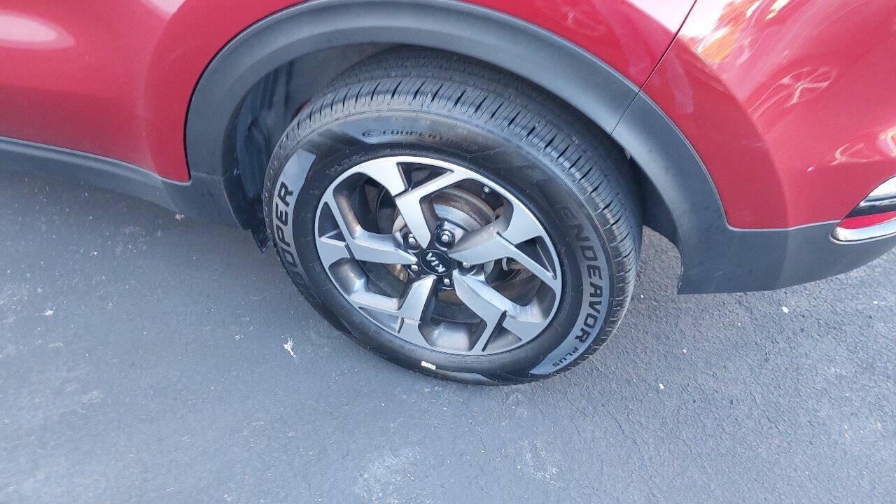 Used 2020 Kia Sportage LX AWD/4WD image 16