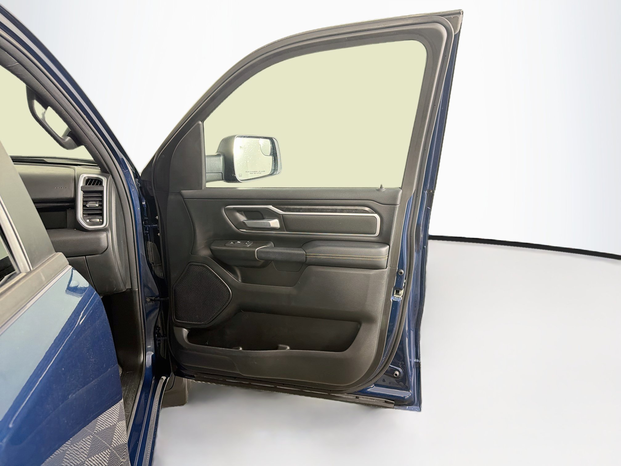 Used 2023 RAM 1500 Big Horn AWD/4WD image 32