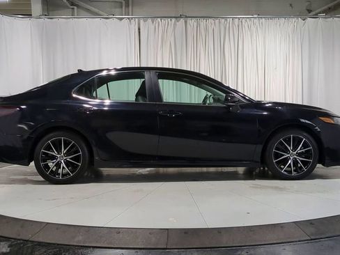 Used 2023 Toyota Camry SE image 10