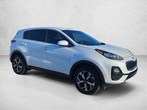Used 2022 Kia Sportage LX image 3