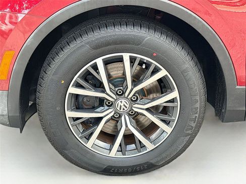 Used 2018 Volkswagen Tiguan SE w/ Front Fog Lights Package image 36