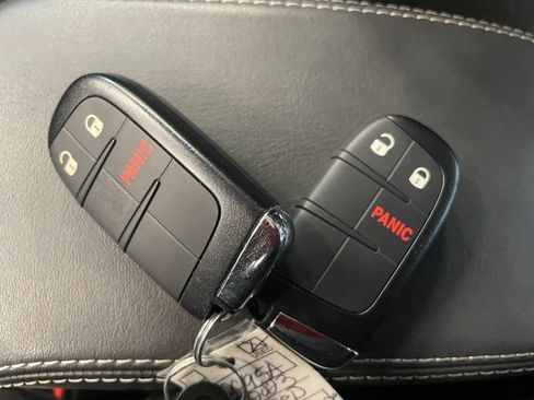 Used 2023 Jeep Renegade Latitude AWD/4WD image 19