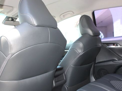 Used 2018 Toyota Camry SE FWD image 14