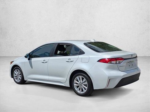 Used 2023 Toyota Corolla LE w/ LE Convenience Package image 7