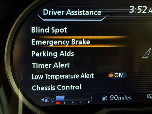 Used 2018 Nissan Kicks SR image 20