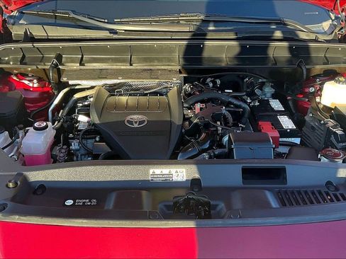 Used 2023 Toyota Highlander L image 12