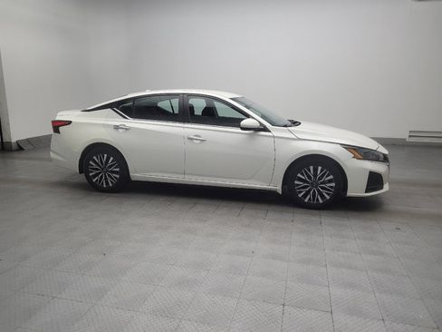Used 2023 Nissan Altima 2.5 SV FWD image 11