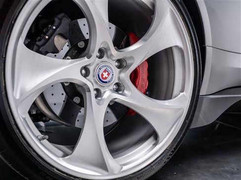 Used 2025 Aston Martin Vanquish RWD image 14