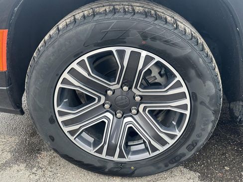 Used 2024 Jeep Wagoneer Series II w/ Flexible Seating Group image 10