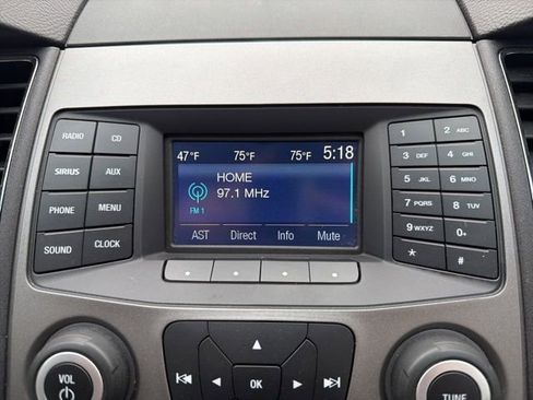 Used 2018 Ford Taurus SEL image 26