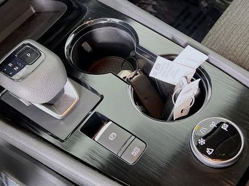 Used 2023 Nissan Rogue SV image 16