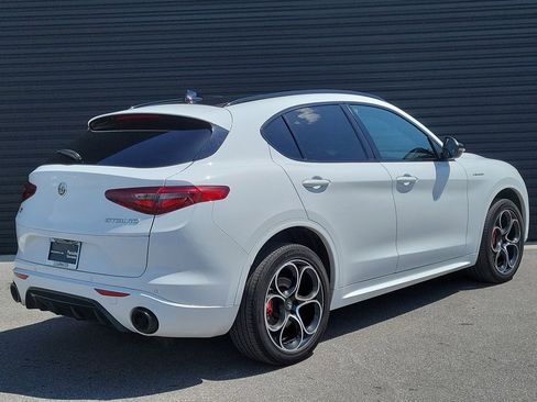 Used 2022 Alfa Romeo Stelvio Veloce image 7
