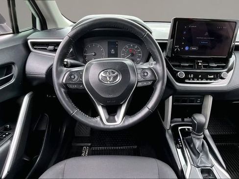 Used 2024 Toyota Corolla Cross LE FWD image 8