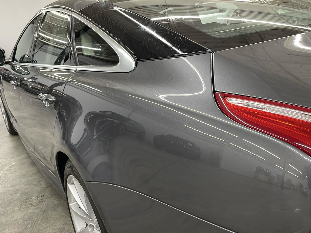 Used 2019 Jaguar XJ R-Sport RWD image 11