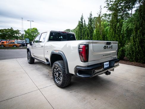 Used 2026 GMC Sierra 2500 AT4X w/ LPO, Black Badging Package AWD/4WD image 8