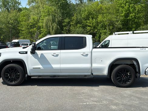 Used 2022 GMC Sierra 1500 Elevation w/ LPO, Elevation Black Package AWD/4WD image 4