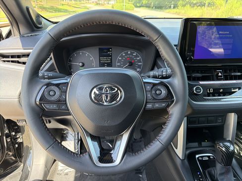 Used 2024 Toyota Corolla Cross AWD Hybrid w/ Moonroof Package image 25