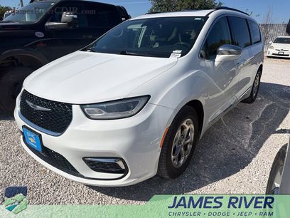 Used 2022 Chrysler Pacifica Limited