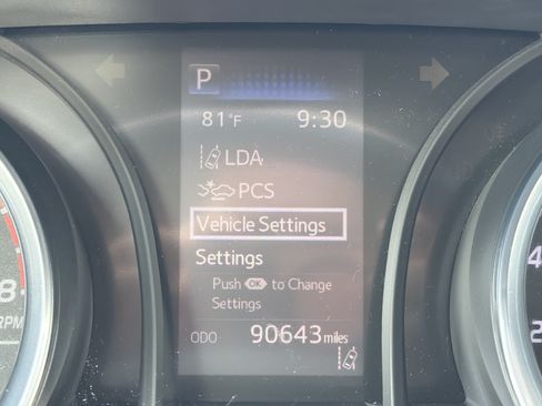 Used 2019 Toyota Camry SE FWD image 11