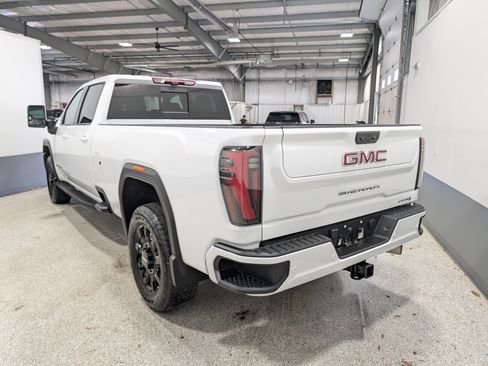 Used 2024 GMC Sierra 2500 AT4 w/ AT4 Premium Plus Package AWD/4WD image 5