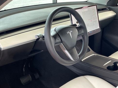 Used 2021 Tesla Model Y Long Range image 13