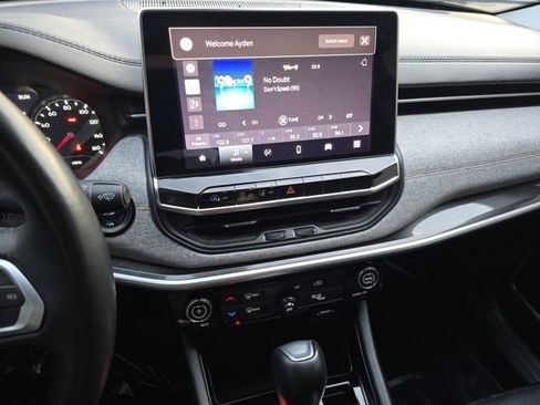 Used 2022 Jeep Compass Latitude image 36