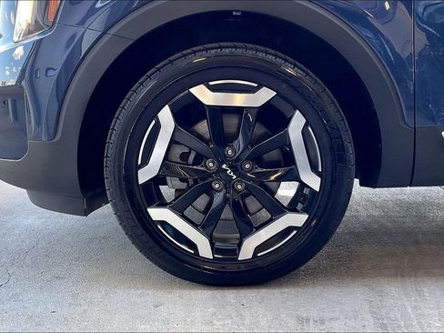 Used 2025 Kia Telluride S FWD image 8