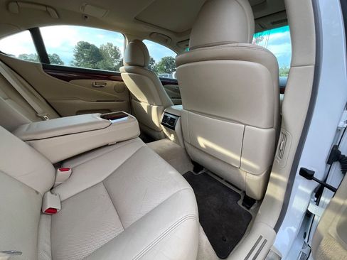Used 2010 Lexus LS 460 RWD image 20
